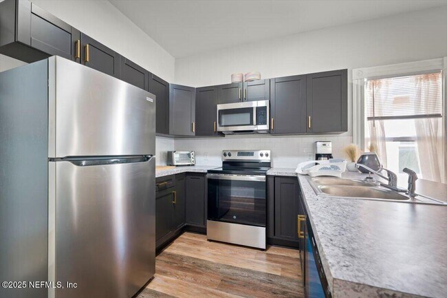 Building Photo - 1946 Redell St