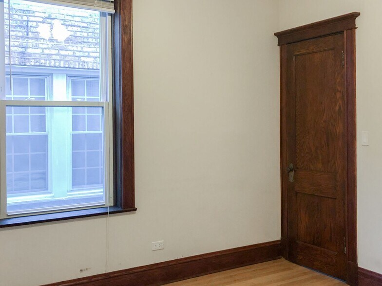 Building Photo - 1440 W Addison St