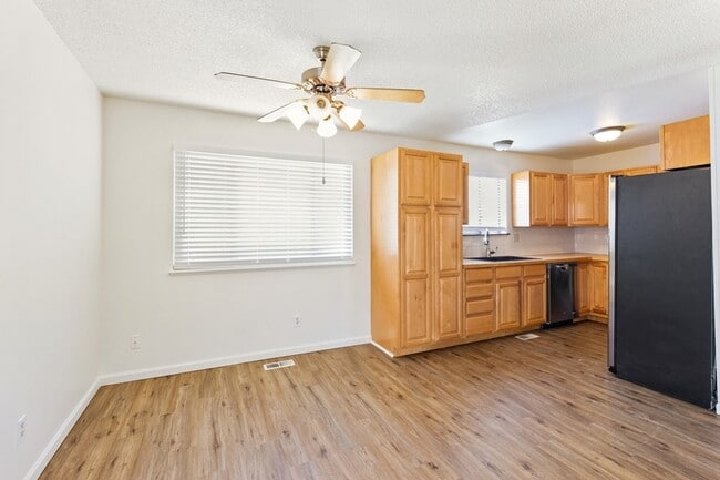 Building Photo - 729 Parkview Mountain Dr