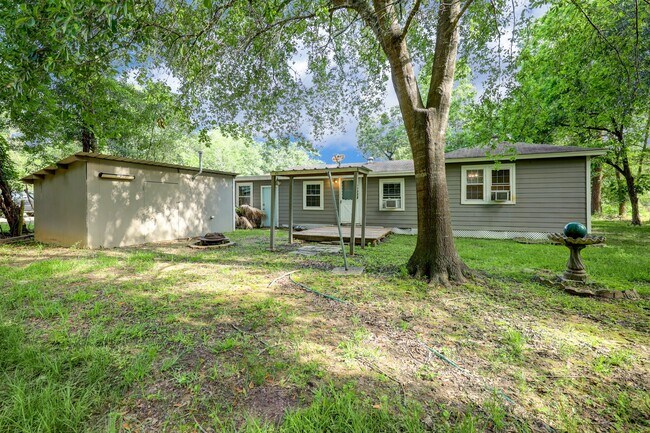 Building Photo - 9193 Lucille Ln