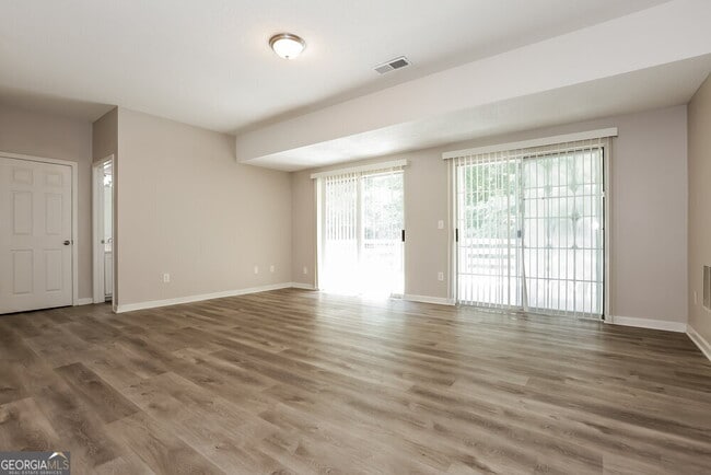 Building Photo - 5952 Tate Dr