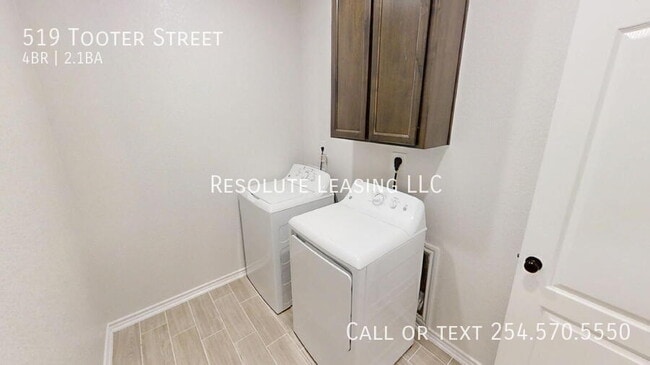 Building Photo - 519 Tooter St