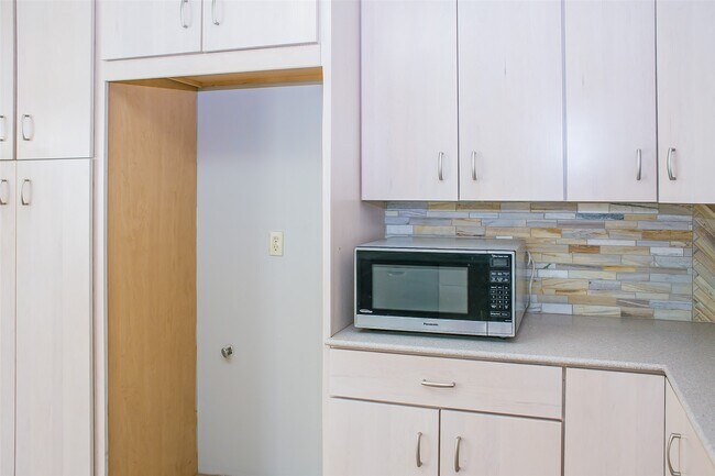 Building Photo - 16330 Cypress Point Dr