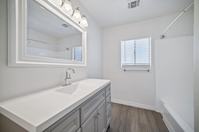 Bathroom - Winnetka Gardens Apartments