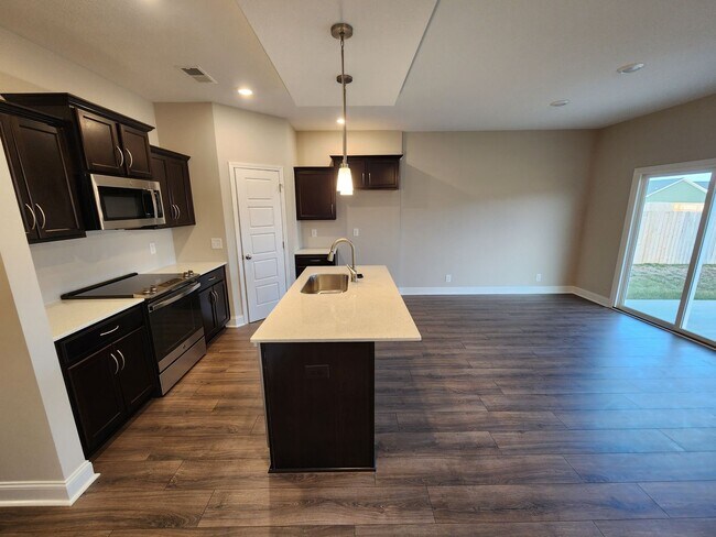 Building Photo - Welcome to Clarksville!