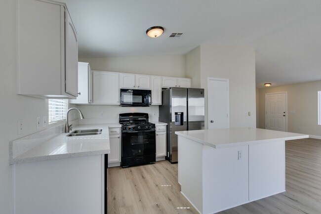 Building Photo - Stunning 3 bedroom, 2 bathroom house located in Silverado Ranch.