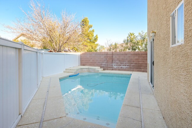 Building Photo - NW!! POOL!!!! GATED!!! Com. Park!!! Low Ma...