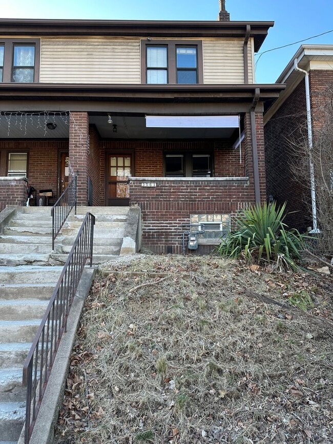 Building Photo - Charm & Convenient Rental Near Greenfield and Squirrel Hill – Available Now!