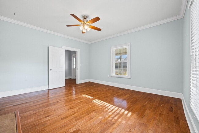 Building Photo - 512 Banks St