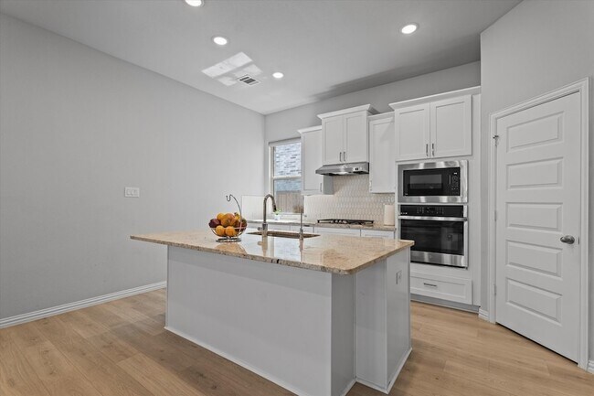Building Photo - 3004 Campbell Dr
