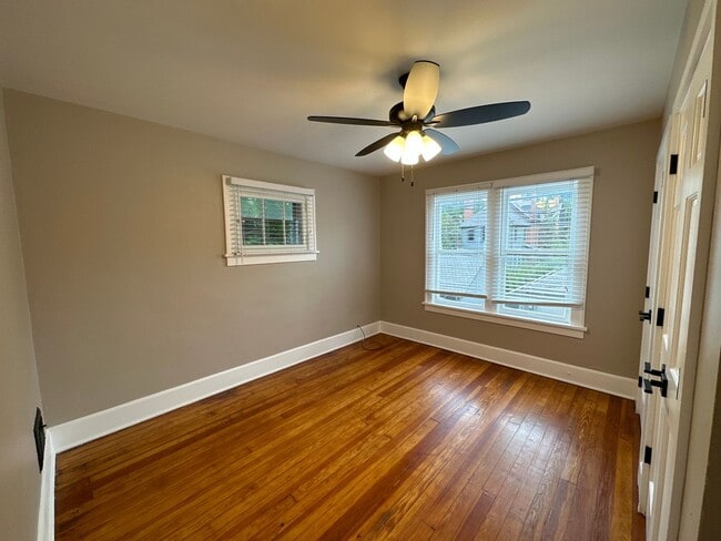 Building Photo - Redbud Alley 123-125 YBR