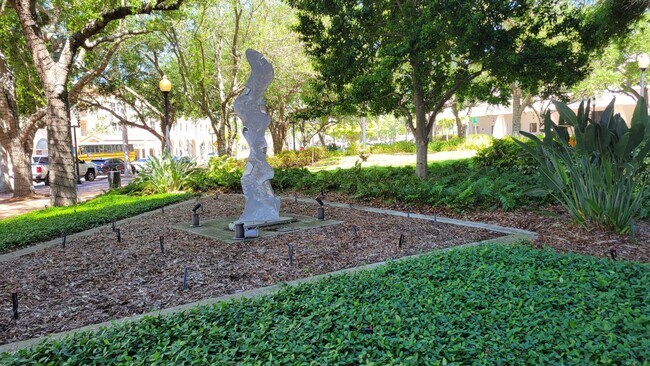 Building Photo - Short term ONLY luxury 2/2 condo in the heart of downtown Sarasota