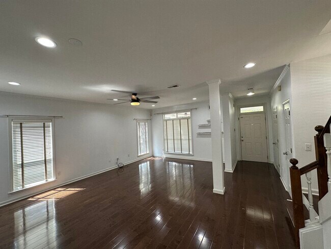 Building Photo - 1054 Island Dr