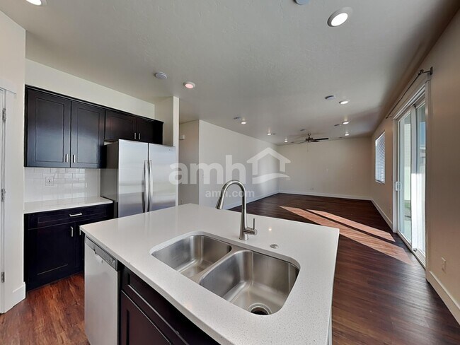 Building Photo - 1281 E Old Mesquite St