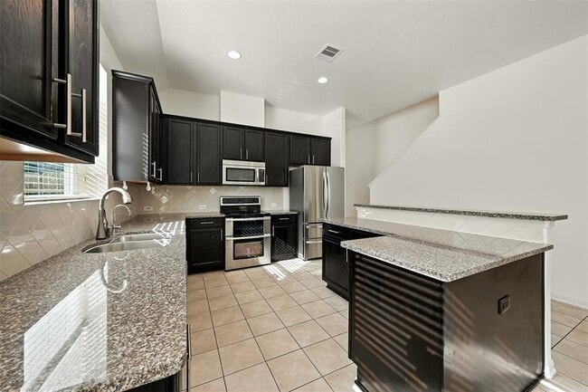 Building Photo - 9219 Gilbert Hollow Dr