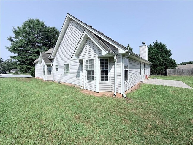 Building Photo - 3816 Landing Terrace