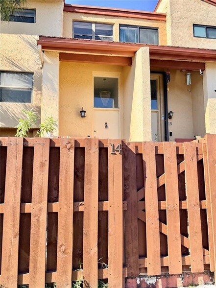 Building Photo - 281 W Park Dr