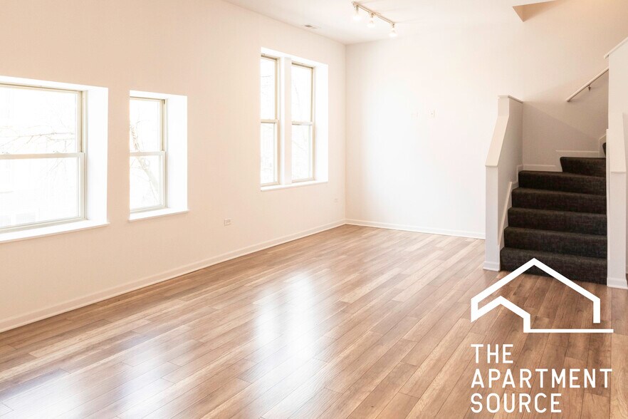 Building Photo - 2700 W North Ave