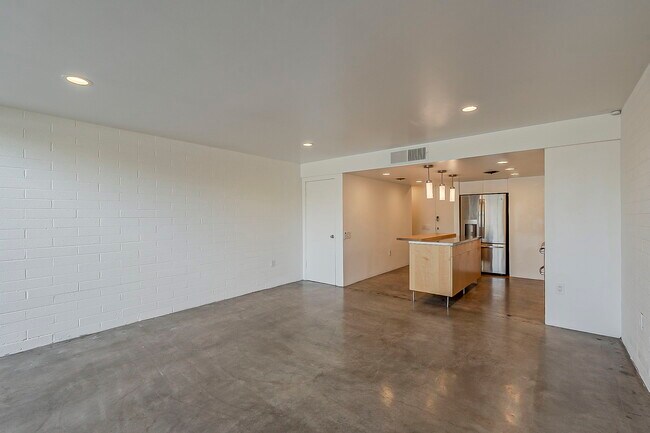Building Photo - 4411 N 40th St