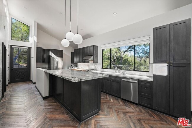 Building Photo - 21273 Entrada Rd