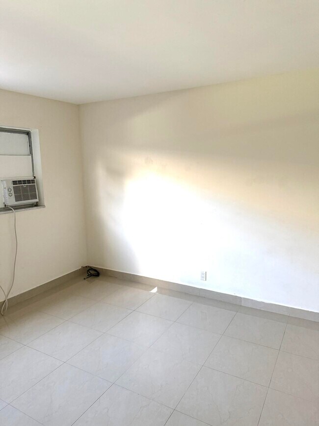 Building Photo - 1111 N Federal Hwy