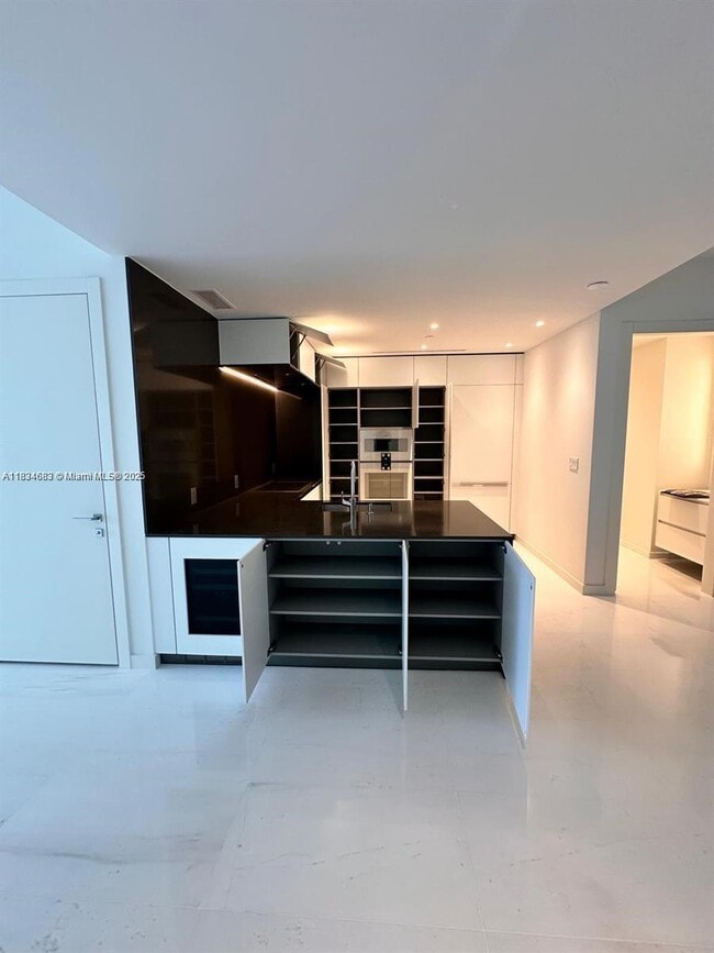 Building Photo - 300 Biscayne Blvd Way