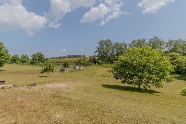 Building Photo - 7825 S Lake Leelanau Dr
