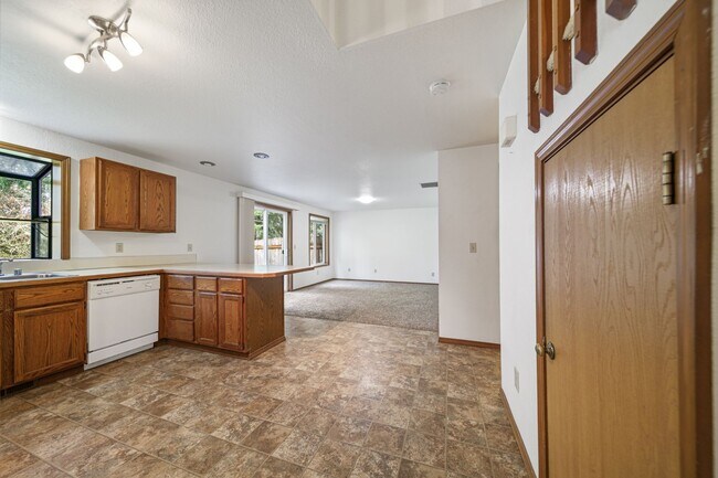 Building Photo - MOVE IN READY! Lake Forest home - 3 bedrooms - North Thurston School District