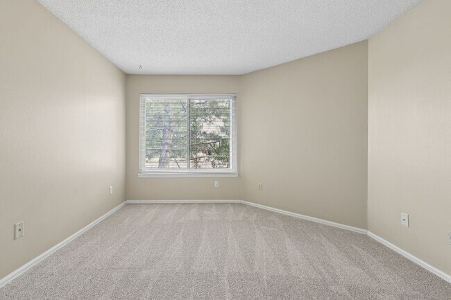 Building Photo - 1065 Acapulco Ct