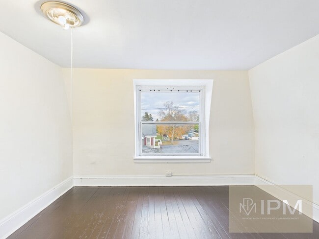 Building Photo - Beautiful 5 Bed, 2 Bath Home in Manheim!!