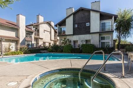 Jacuzzi and pool - 9800 Sepulveda Blvd