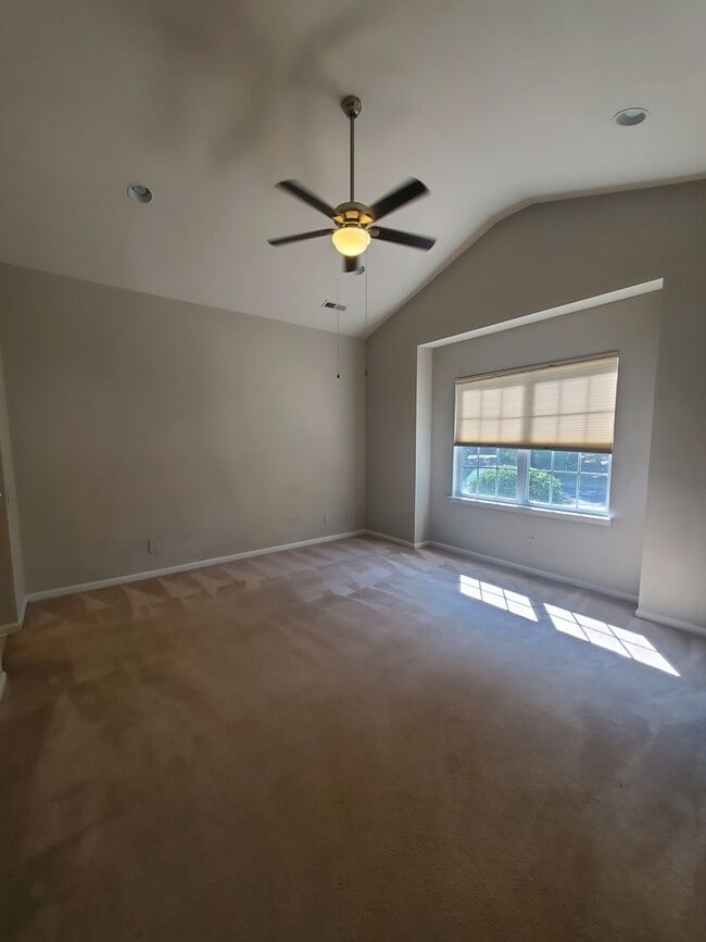 Building Photo - Liberty Hall End Unit 3Br 2.5Ba Townhome