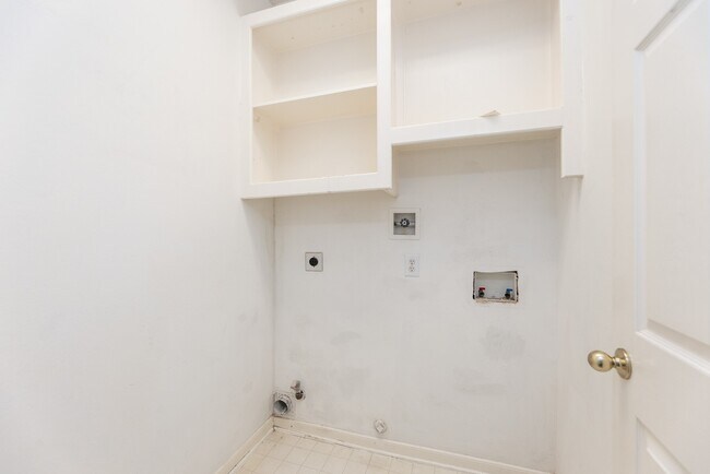 Building Photo - 910 Presley Way