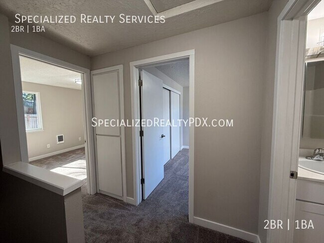 Building Photo - 5117 SW 62nd Ave