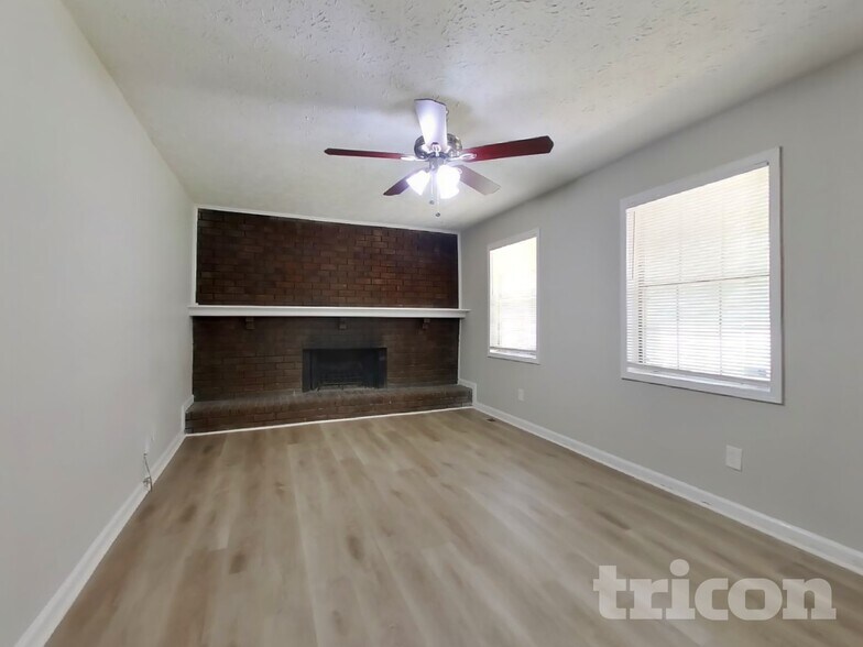 Building Photo - 4211 Clearview Dr