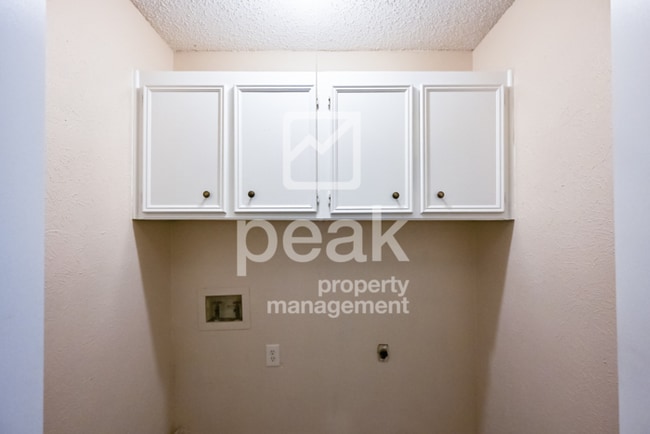 Building Photo - $1,549! 2/Bed1.5Bath duplex in Arlington!