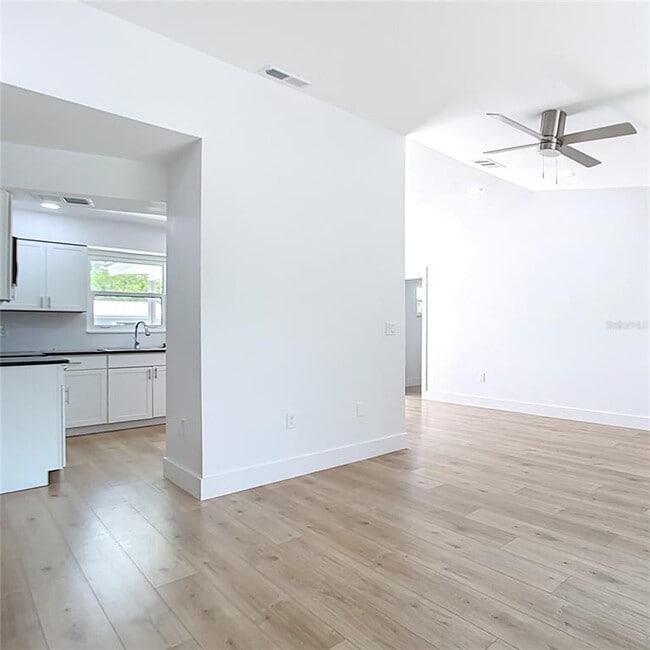 Building Photo - 7341 Hart St