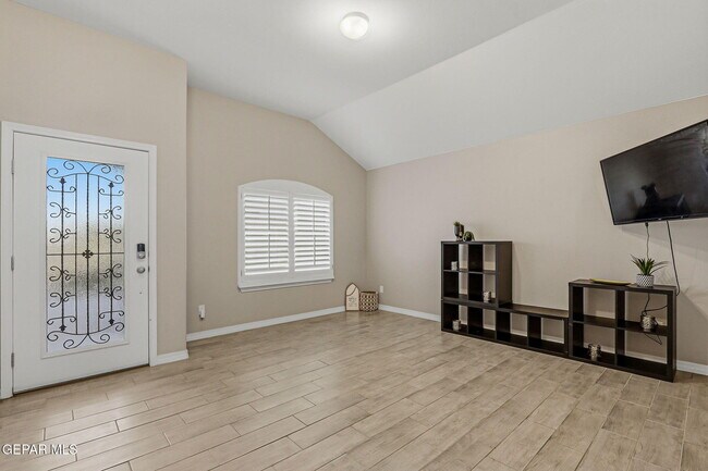 Building Photo - 13912 Loreina Luz Ave