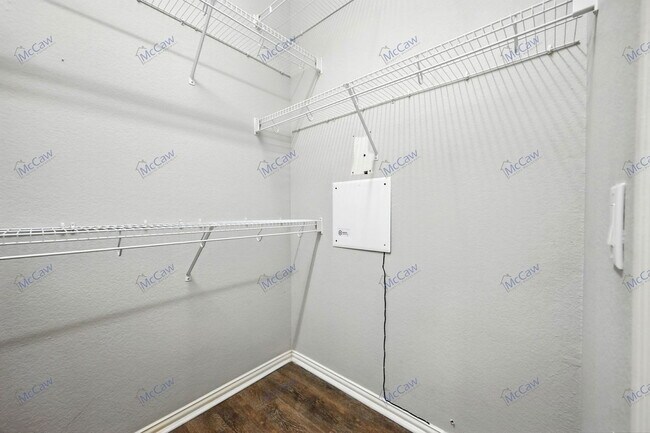 Building Photo - 2217 Kingsdale Ct