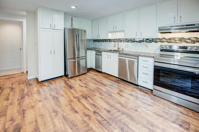 Building Photo - 559 Great Elm Way