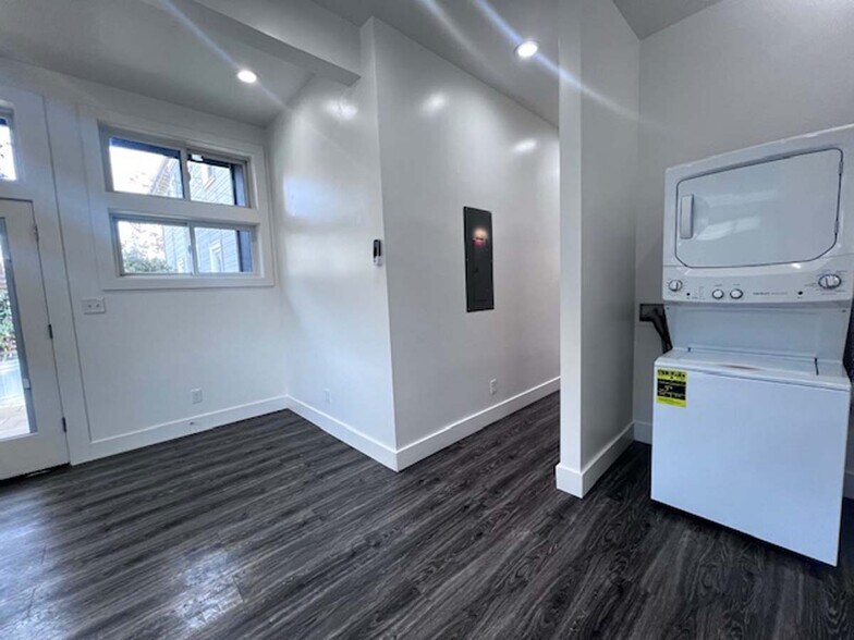 Building Photo - 6235 San Pablo Ave