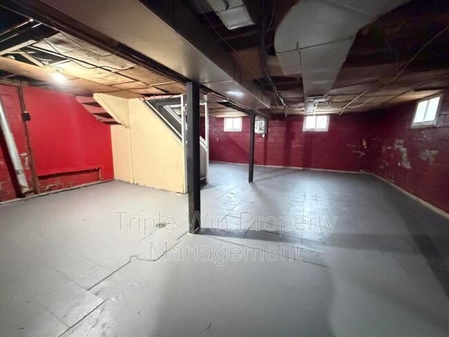 Building Photo - 2527 Switzer Ave