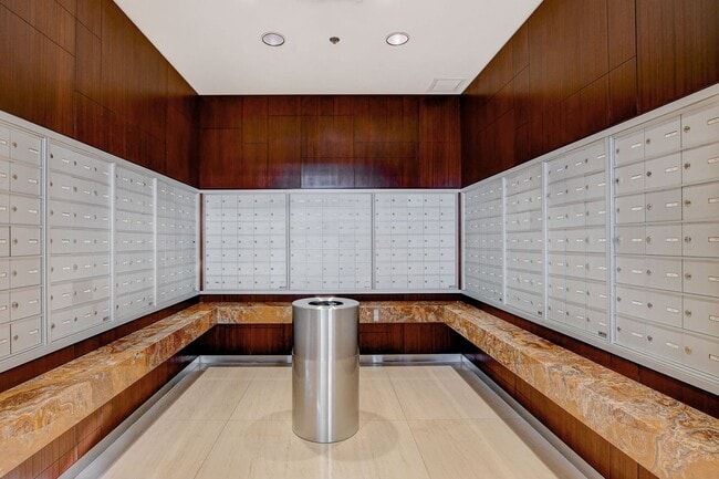Building Photo - Fully Furnished 2 Bedroom 2 Bath High Rise with Strip Views