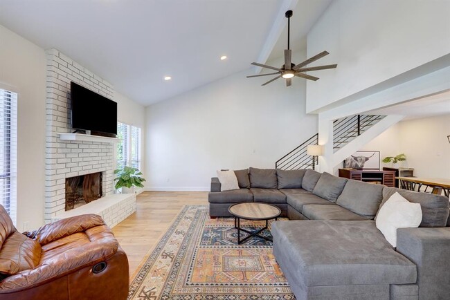 Building Photo - 5609 Courtyard Cove