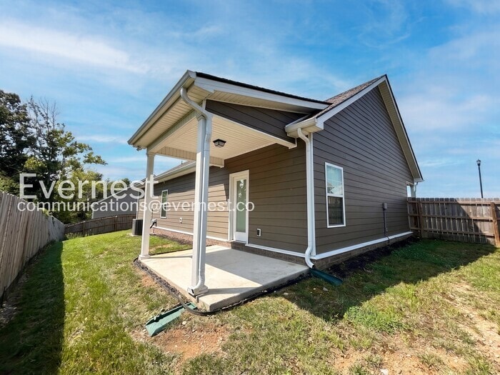 Building Photo - 1402 Pipeline Ave
