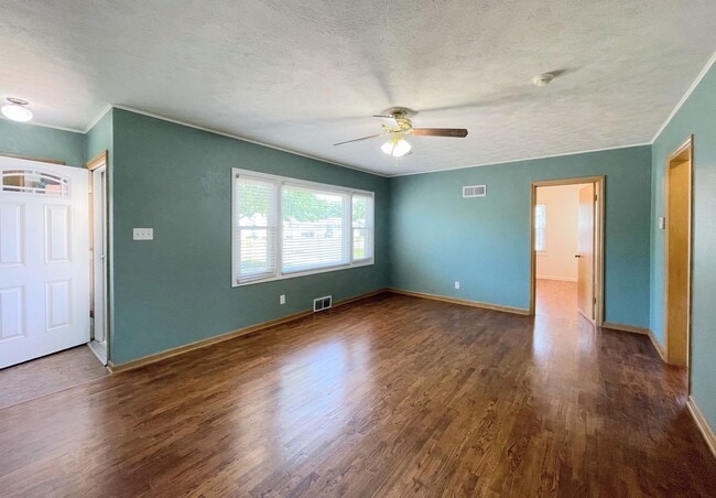 Building Photo - 2 bedroom home with finished basement
