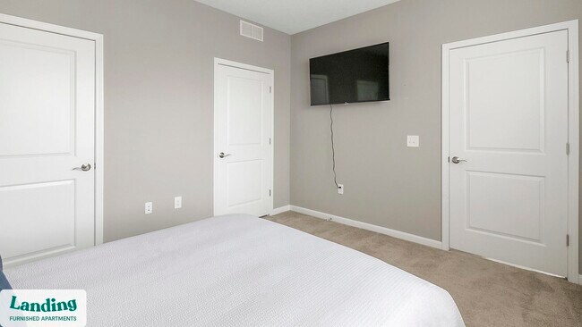 Building Photo - 6460 Chelsea Glen Dr
