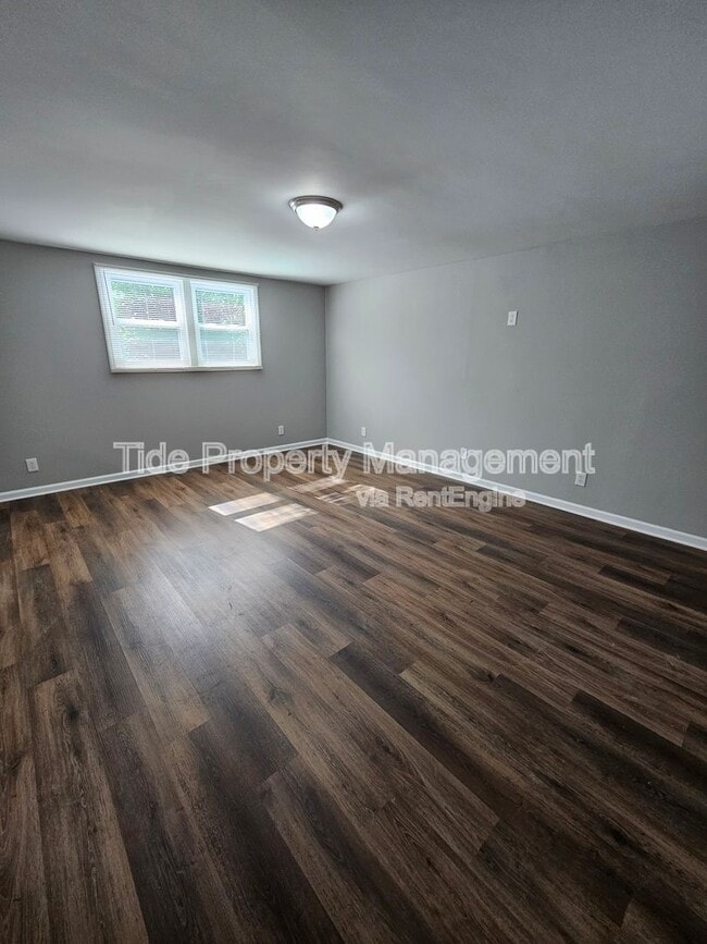Building Photo - 5821 Robinhood Dr