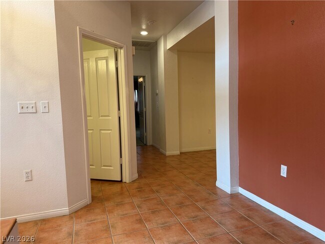Building Photo - 5320 Fieldstone