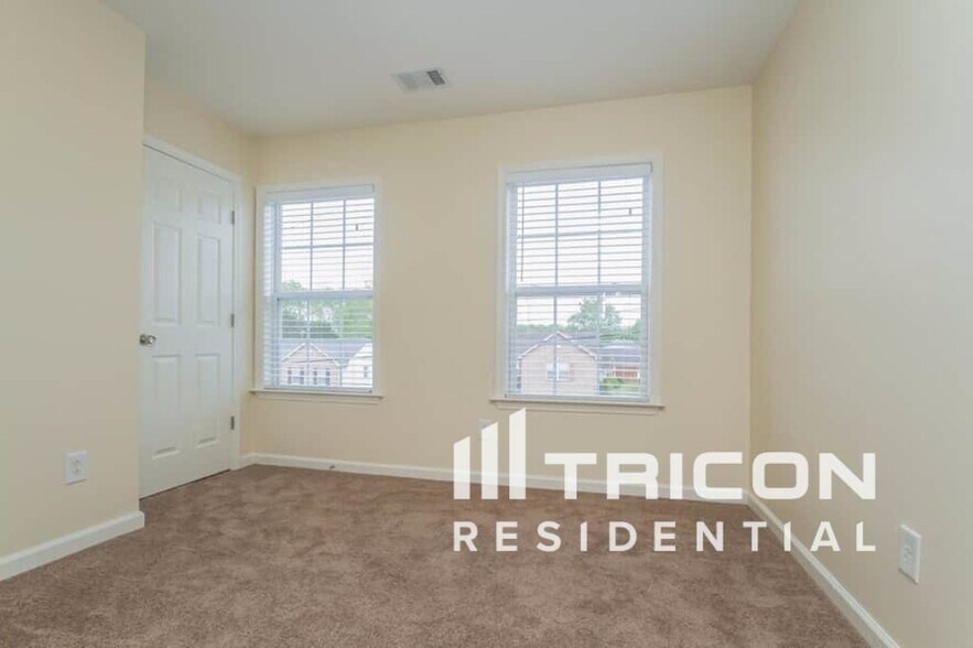 Building Photo - 2146 Ponty Pool Dr